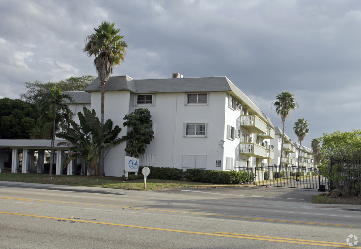 Primary Photo - Palm Court Apartments