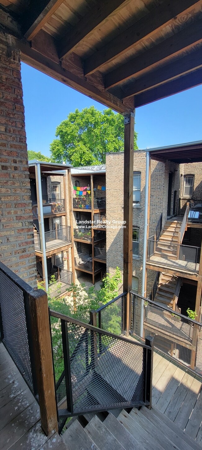 Building Photo - 1360 W Wilson Ave