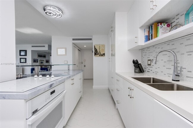 Foto del edificio - 1200 S Ocean Blvd