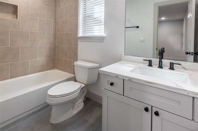 Building Photo - 3104 Hamilton St