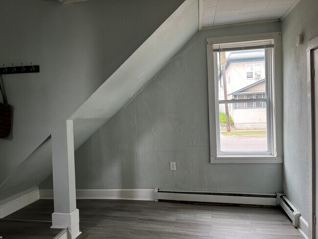 Building Photo - 2228 5th St NE