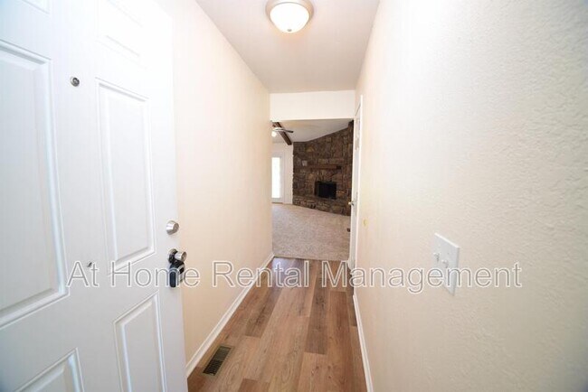 Foto del edificio - 1717 N Desert Palm Ave