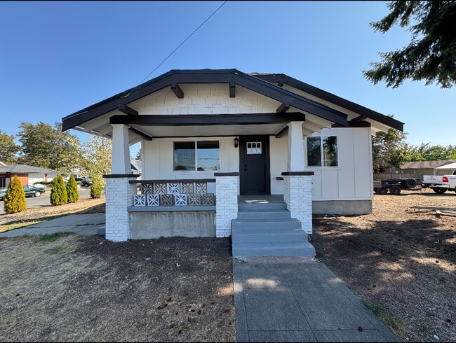 Building Photo - 2442 N Perry St