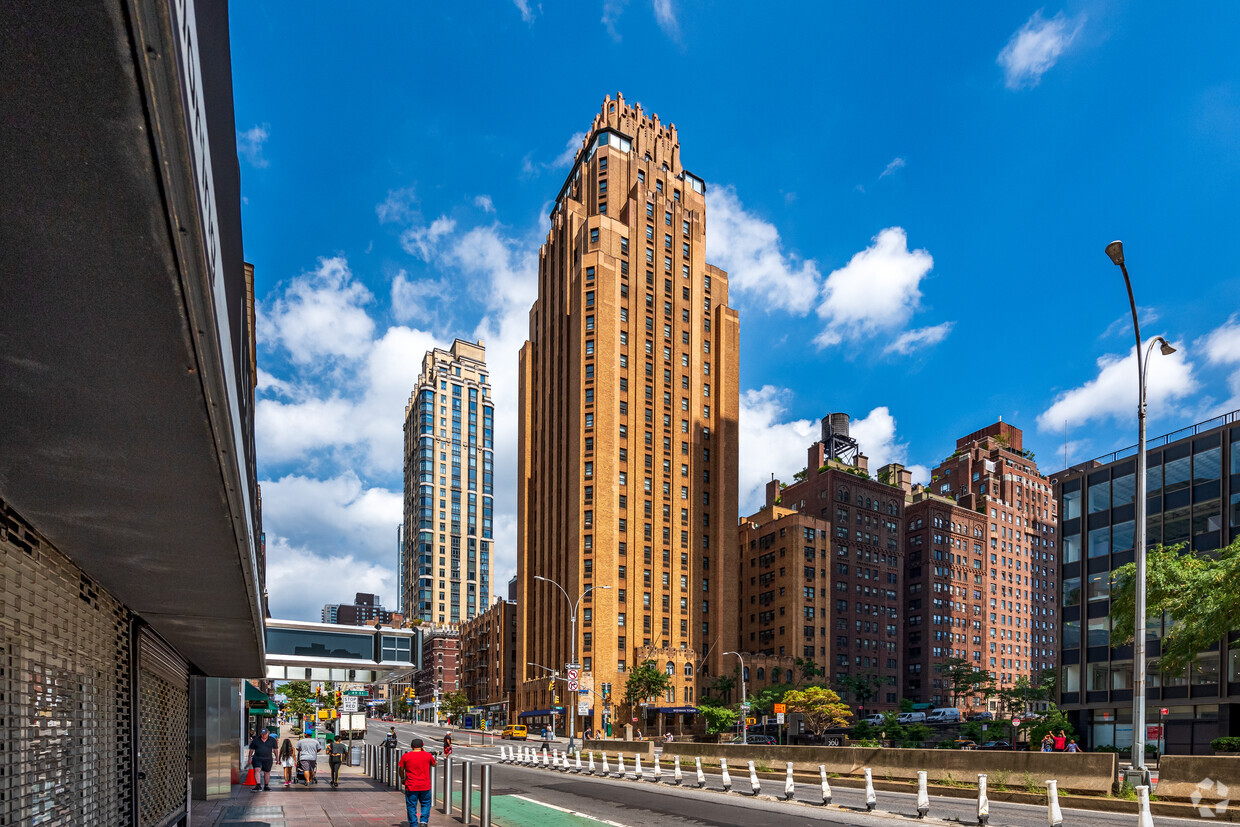 Primary Photo - Silver Suites Residences at Beekman Tower