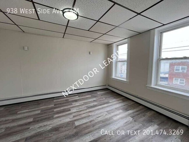 Building Photo - 938 West Side Ave