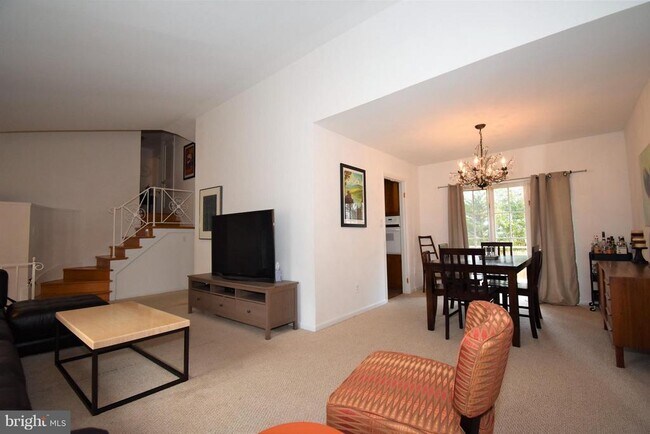 Building Photo - 6405 Middleburg Ln