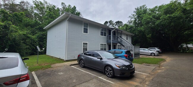 Building Photo - 2555 Chateau Ln