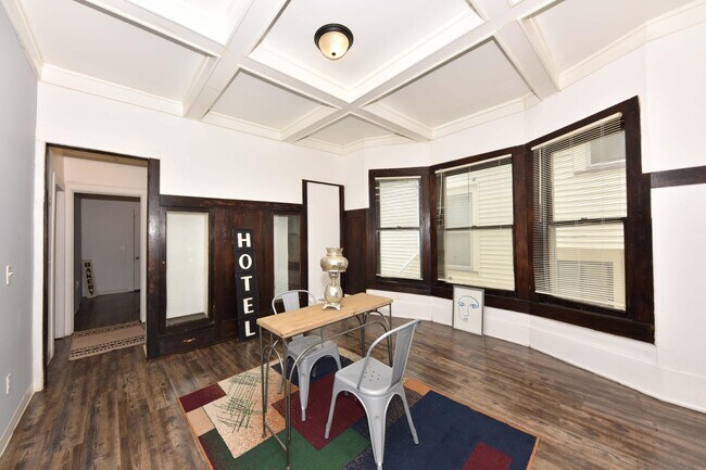 Foto del edificio - 3238 W Juneau Ave