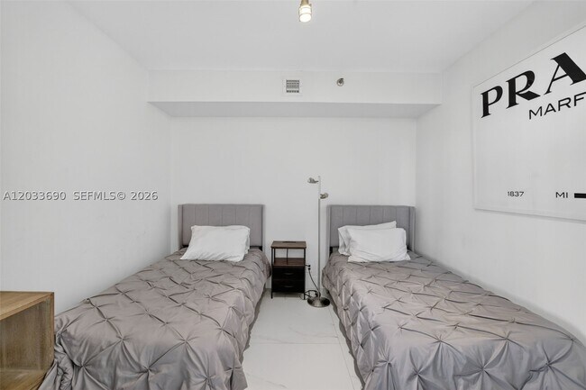 Foto del edificio - 1000 E Island Blvd