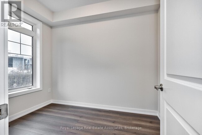 Building Photo - 100-100 Hollywood Ct