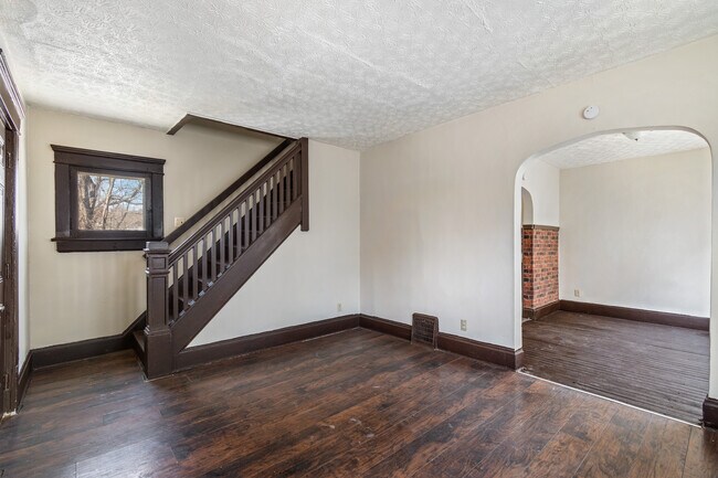 Building Photo - 499 Scheck St