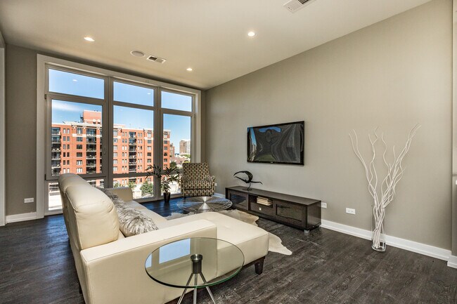 Building Photo - 3226 N Clark St