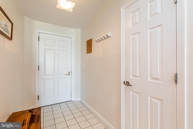 Building Photo - 100 Harborview Dr