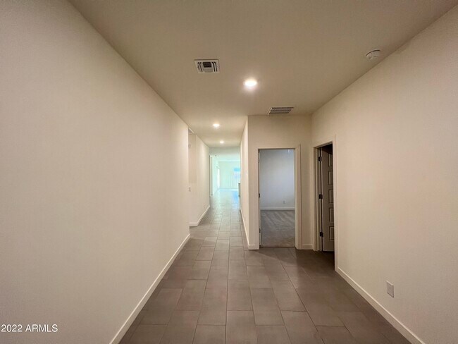 Foto del edificio - 724 E Ruby Dr