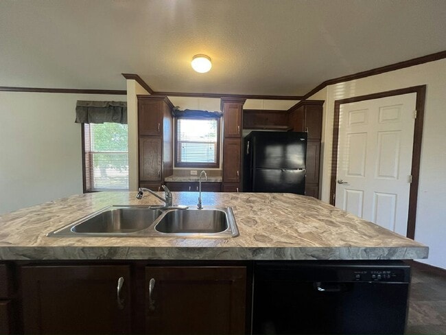 Building Photo - 211 Canal Dr