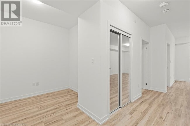 Building Photo - 450 Dundas St E