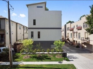 Building Photo - 5810 Hudson St