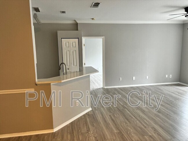 Foto del edificio - 13810 Sutton Park Dr N