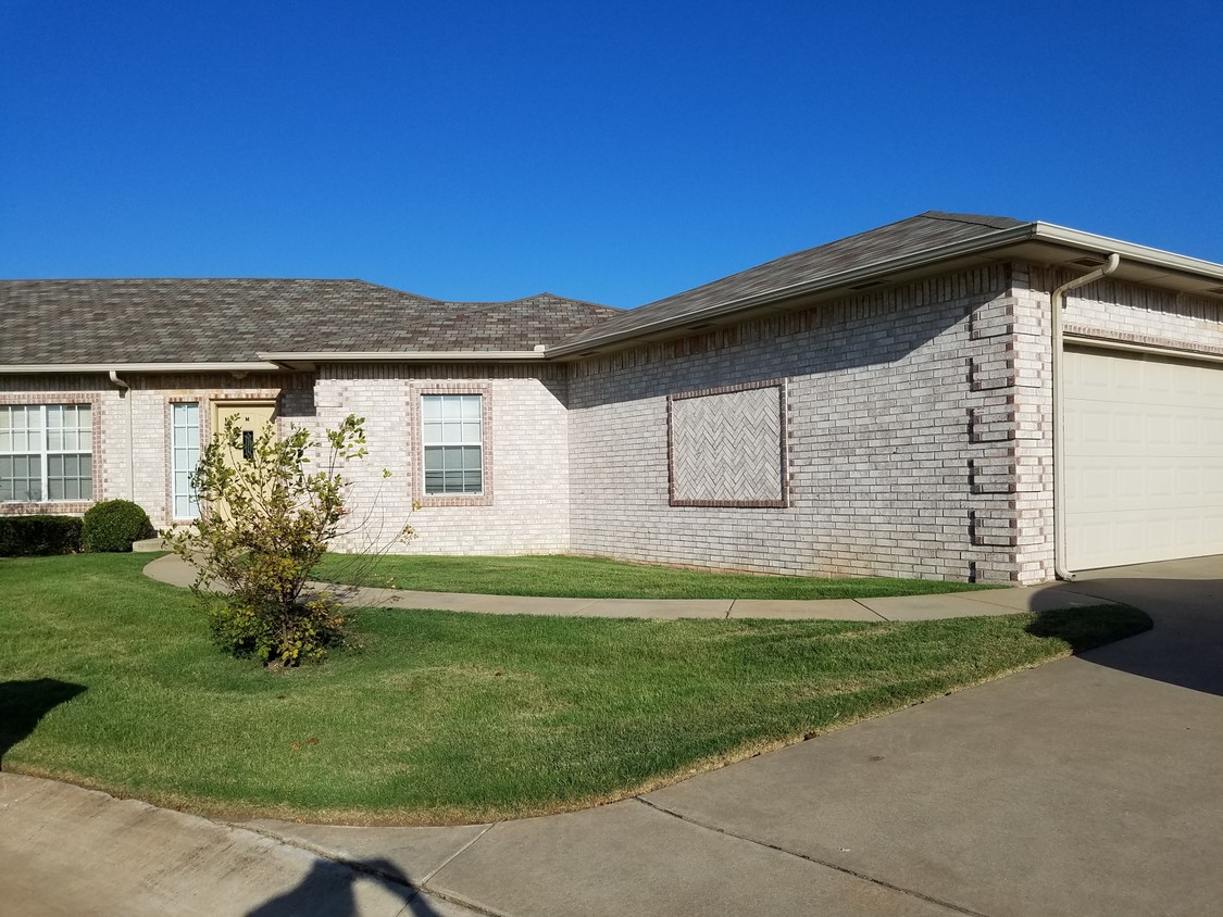 Side View of Front - 13516 Brandon Pl
