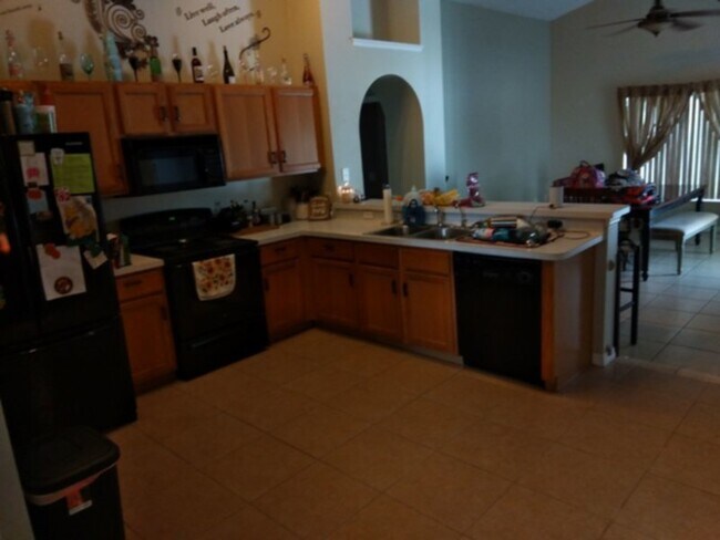 Foto del edificio - "Charming 3-Bed Pool Home with 2 Full Baths in St. Cloud – 1,642 Sq. Ft. of Comfort Awaits!" Pool...