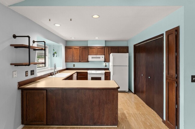 Building Photo - Contemporary One-Level 2 Bed/1 Bath Tranquil Retreat