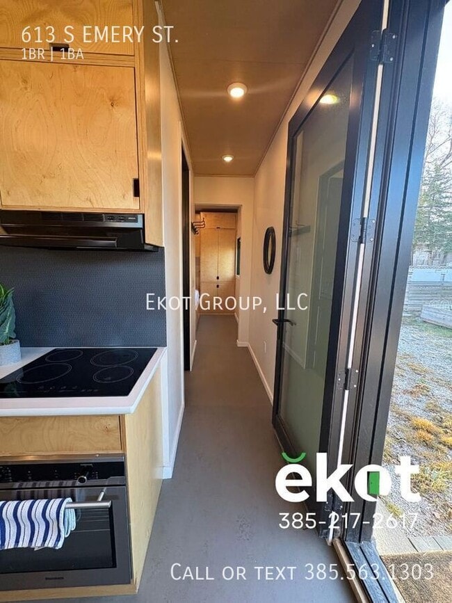 Foto del edificio - 613 Emery St W