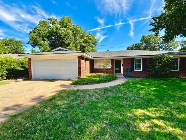 Foto del edificio - Spacious 3 bedroom 2 Bathroom Home!