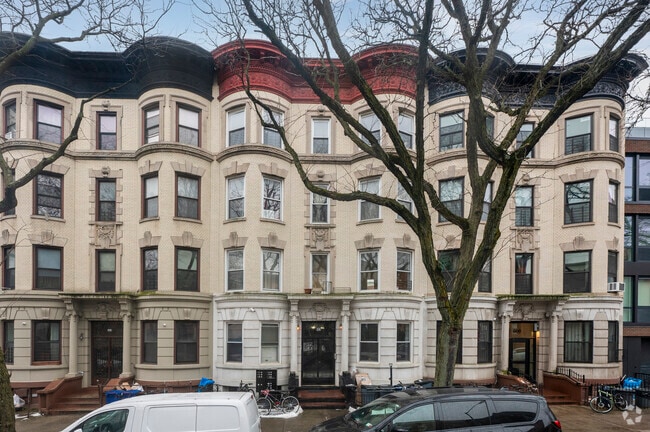 Building Photo - 662 Madison St