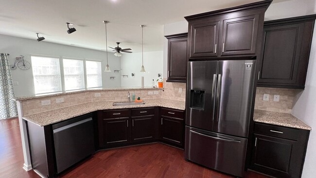 Building Photo - 421 Durants Neck Ln