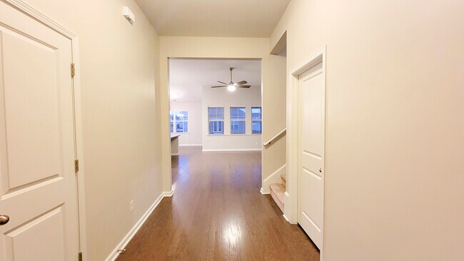 Foyer - 4 Dispatch Rd