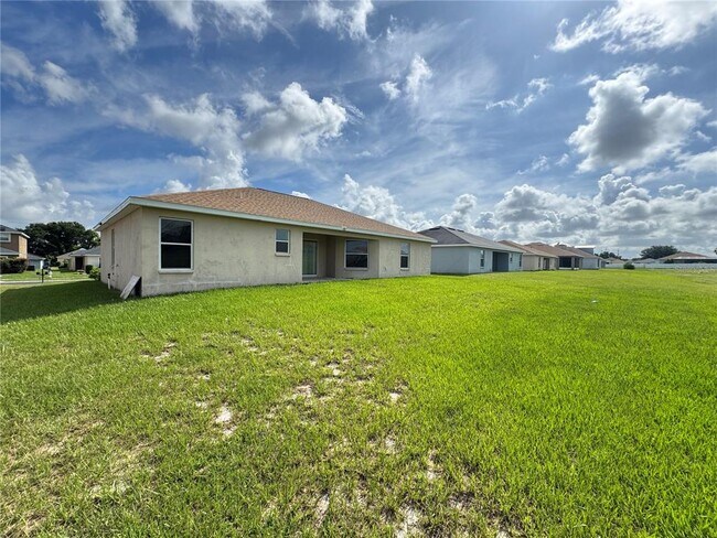 Foto del edificio - 4876 Summerfield Cir