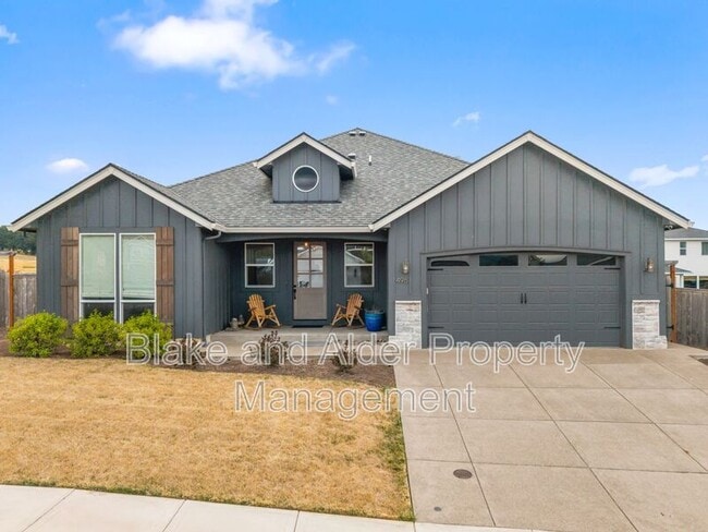 Building Photo - 496 NW Cascade Mountain Dr