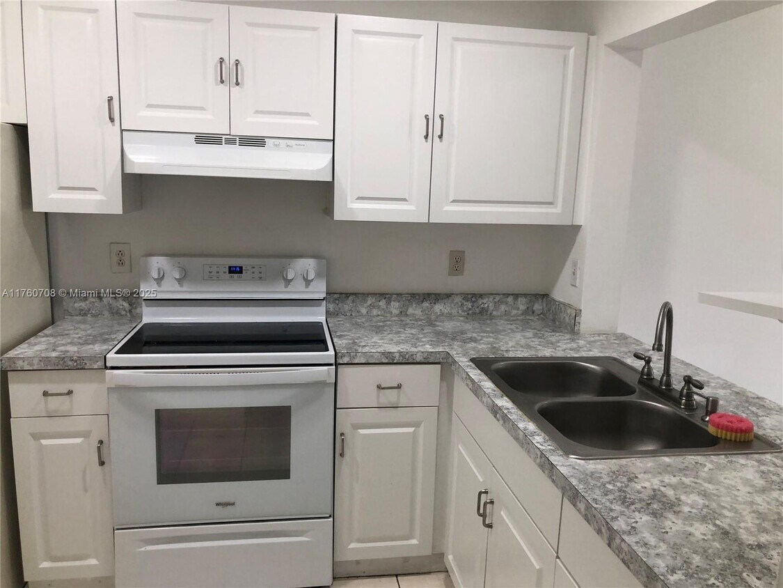 Foto principal - 14923 SW 104th St