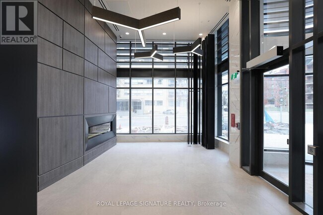 Photo du bâtiment - 2525 Bathurst St