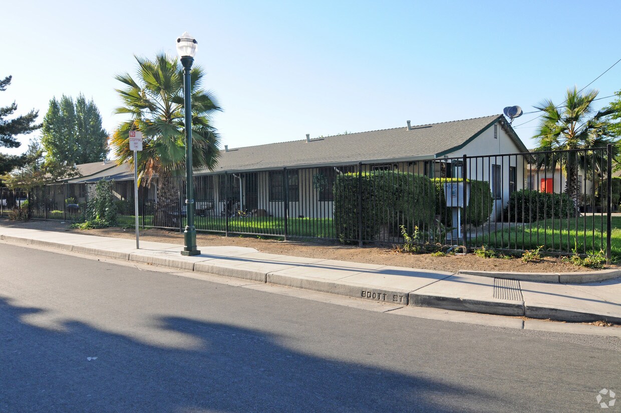 Foto del edificio - 495 South Buena Vista Avenue