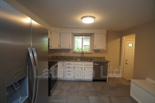 Foto del edificio - 2268 W Maplewood Ave