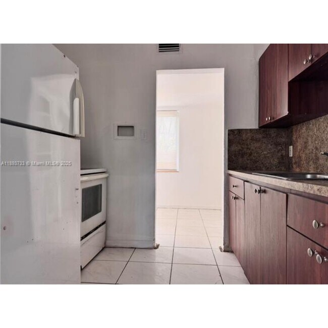 Foto del edificio - 550 NW 118th St