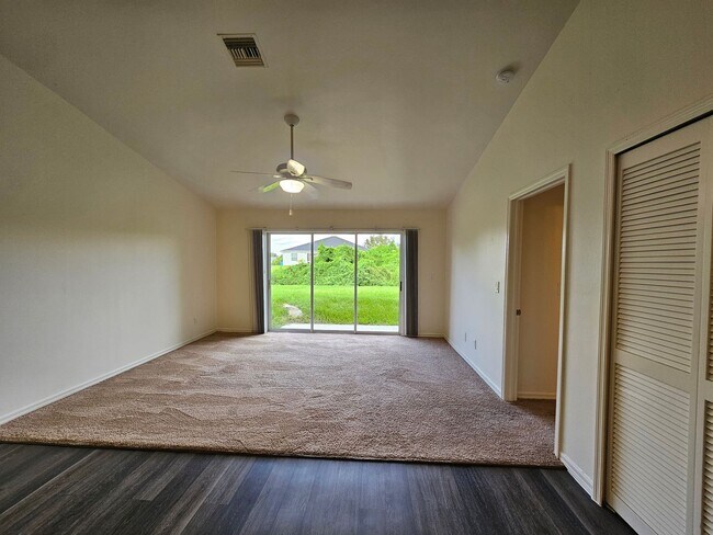 Building Photo - 2 Bedroom + Den Duplex