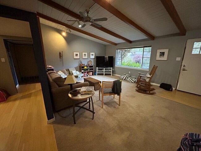 Building Photo - 6704 Evergreen Dr
