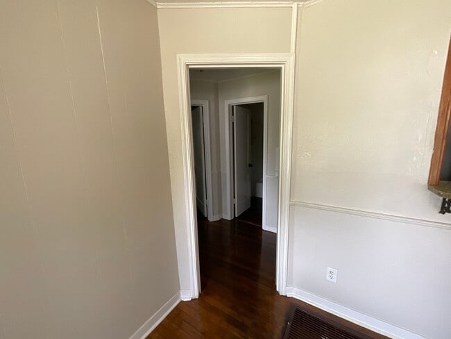Building Photo - 308 E Kittyhawk Dr