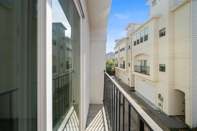 Foto del edificio - 4611 Nett St