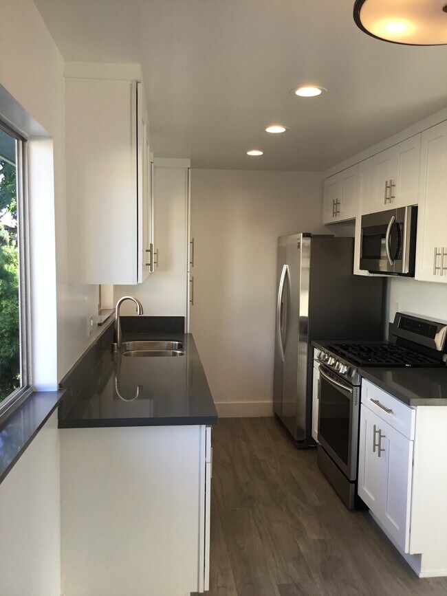 2604 Graham Ave Unit CUpper, Redondo Beach, CA 90278 Apartments in