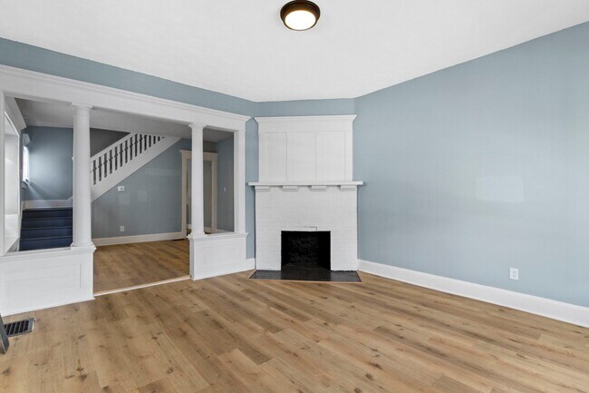 Building Photo - 17 E Parkview Ave