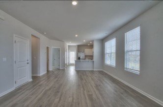 Building Photo - 4 Bed / 3 Bath Town Home in Lebanon - Newe...