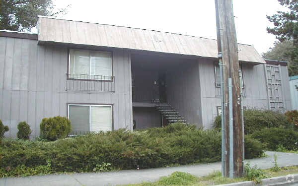 Building Photo - 139 Lincoln St