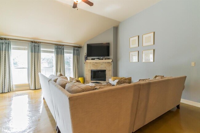 Foto del edificio - 903 Victoria Ridge Dr