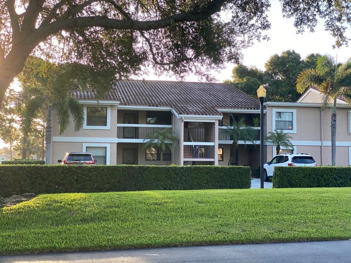 Primary Photo - 12910 Briarlake Dr