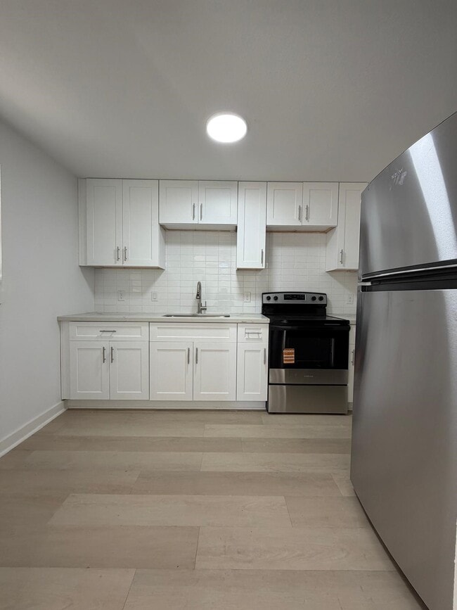 Building Photo - 201 Lowery Dr