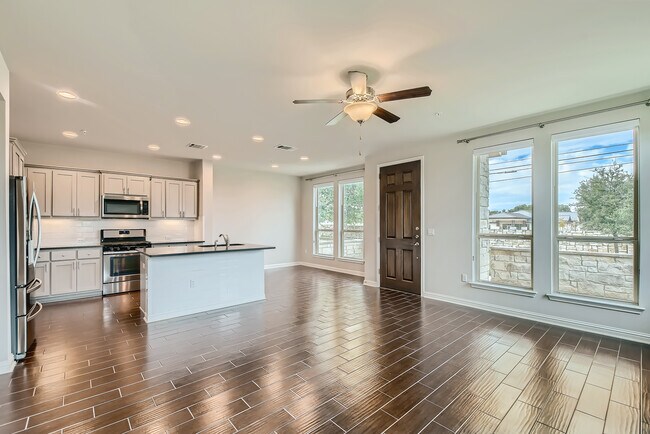 Building Photo - 13800 Lyndhurst St