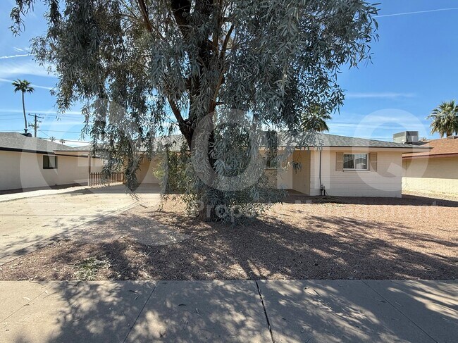 Building Photo - 935 E Wesleyan Dr